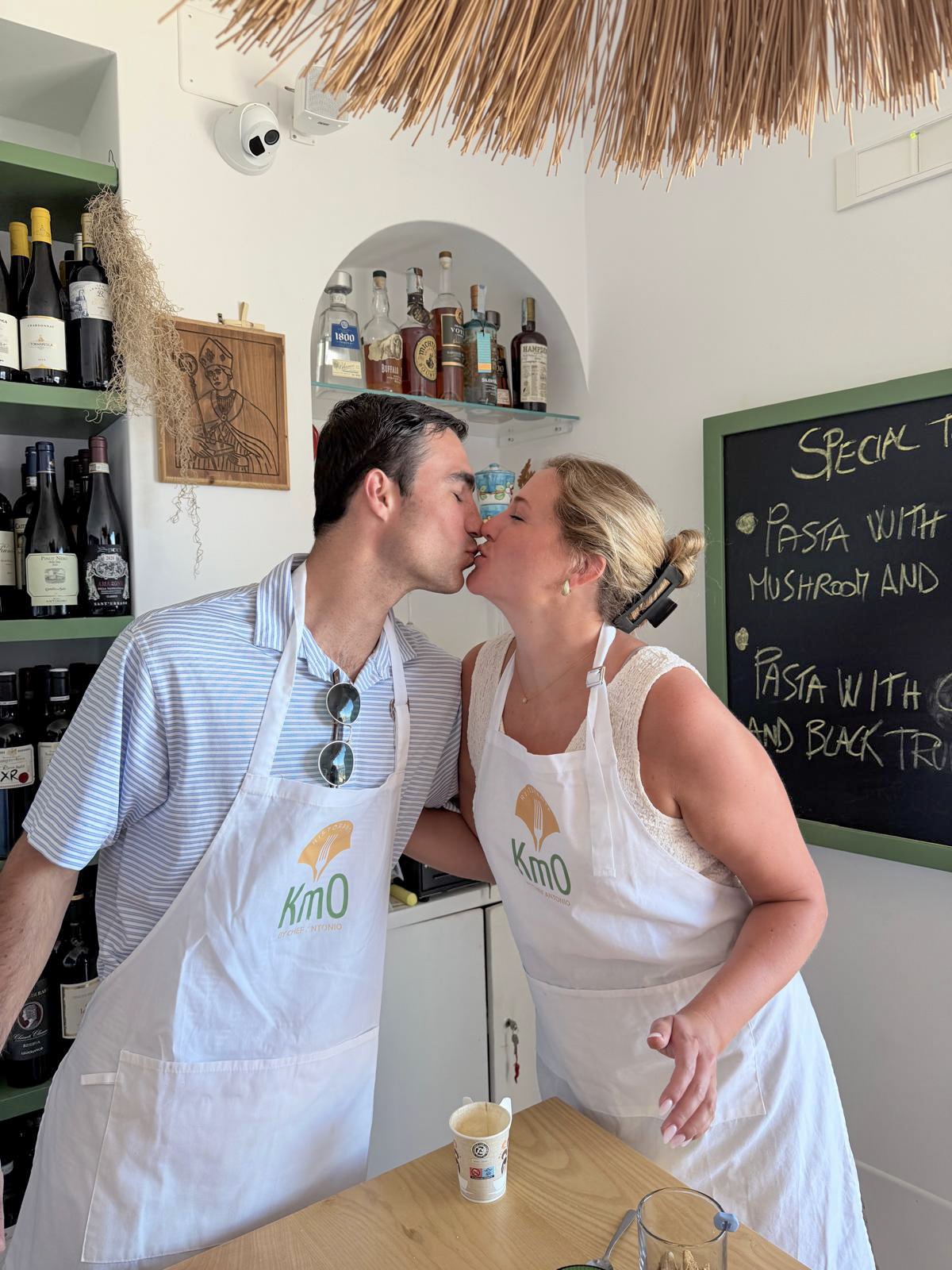 Coppia durante l'esperienza di cucina - Cooking Class Ristorante Km0 Praiano
