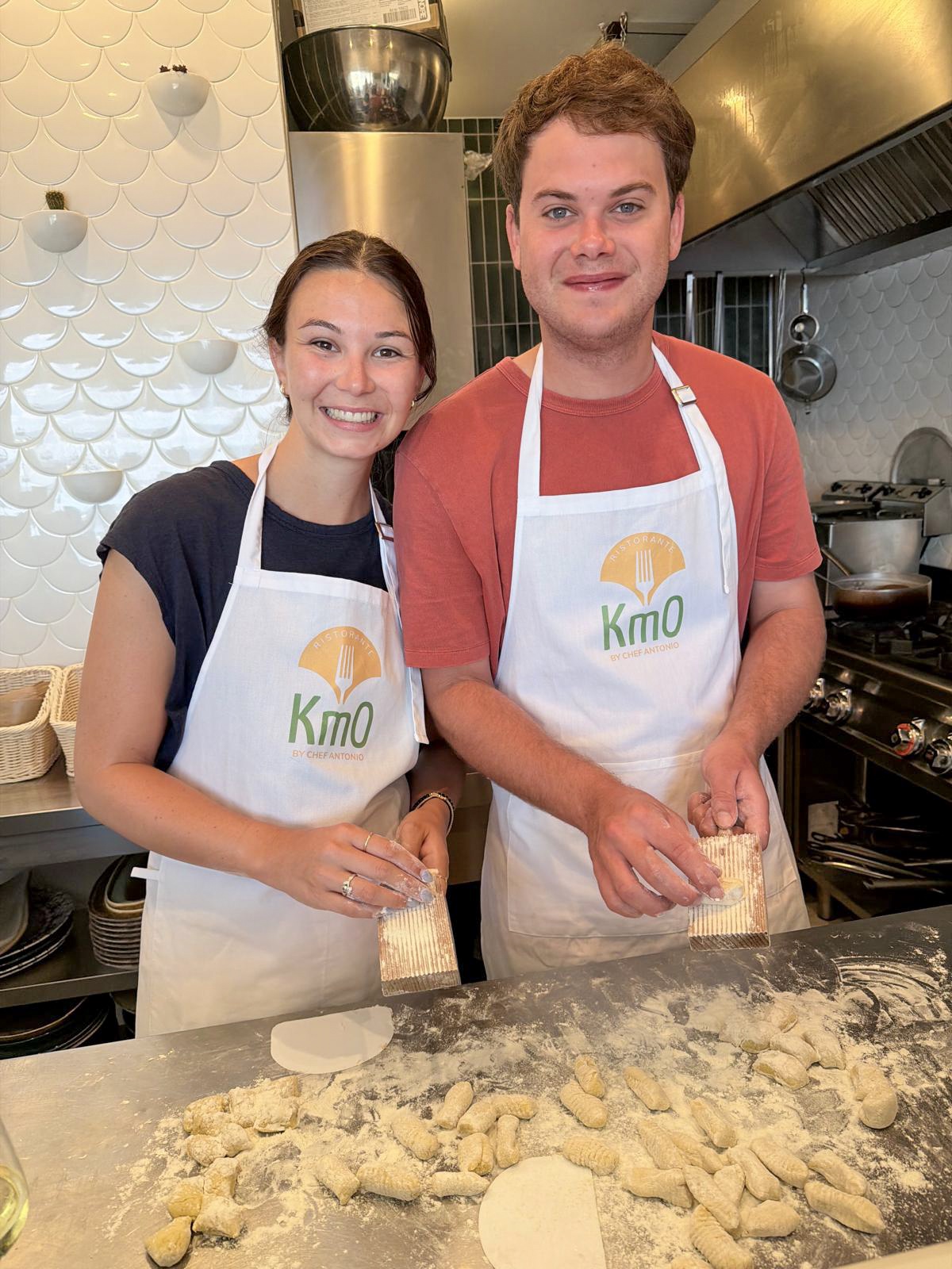 Coppia con gli gnocchi fatti in casa - Cooking Class Ristorante Km0 Praiano