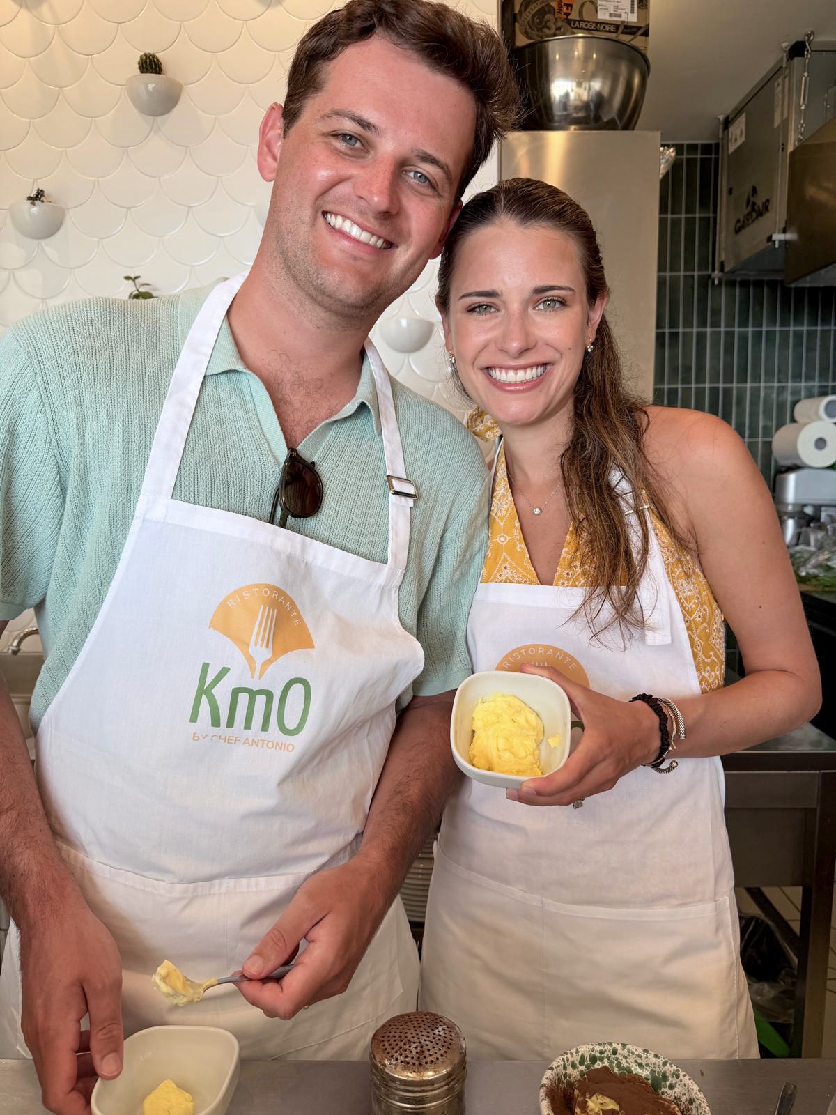 Coppia con il dolce al limone - Cooking Class Ristorante Km0 Praiano