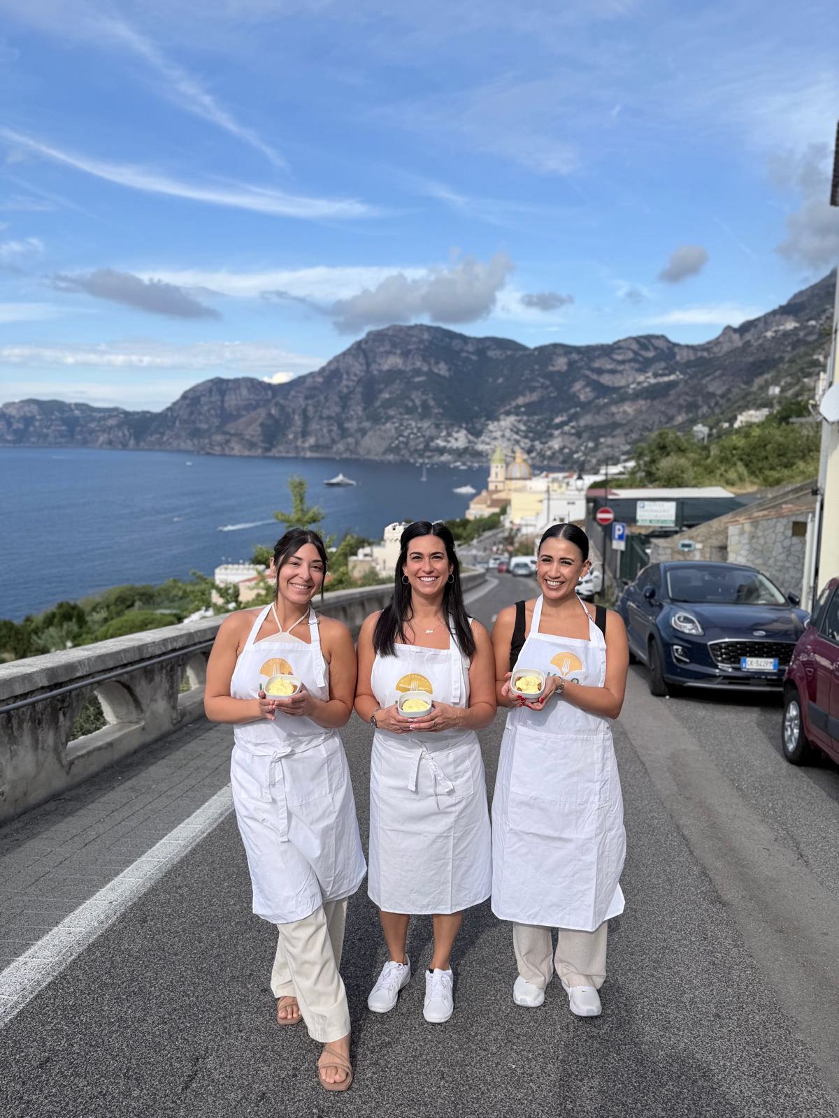 Amici durante l'esperienza di cucina italiana - Cooking Class Ristorante Km0 Praiano