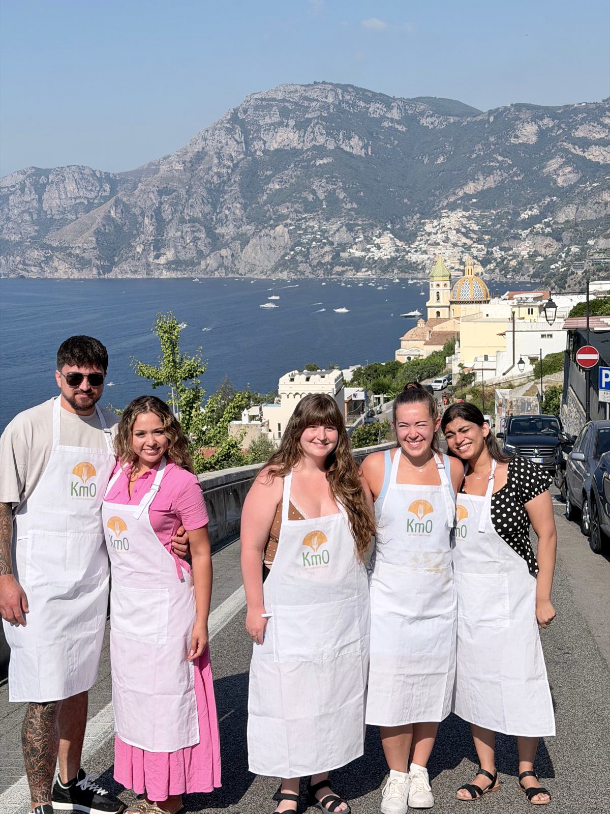 Gruppo durante l'esperienza di cucina - Cooking Class Ristorante Km0 Praiano