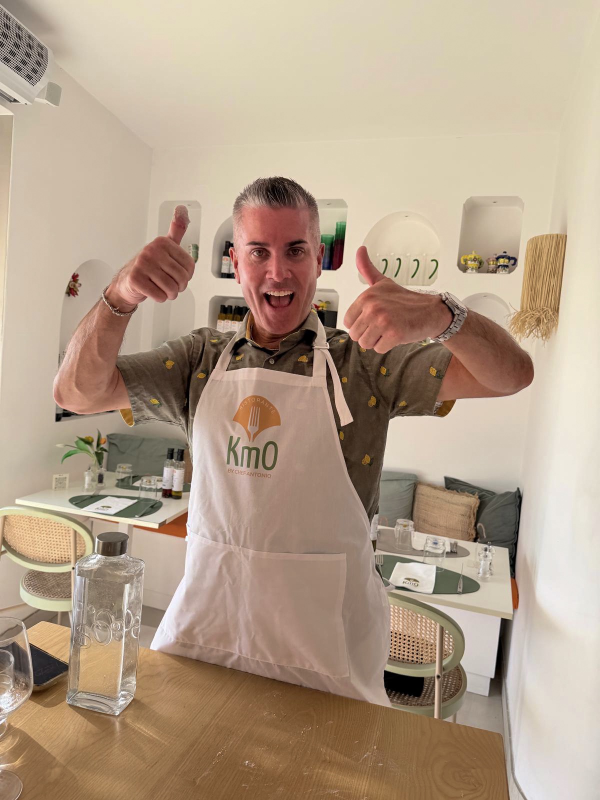 Ospite felice alla cooking class - Cooking Class Ristorante Km0 Praiano