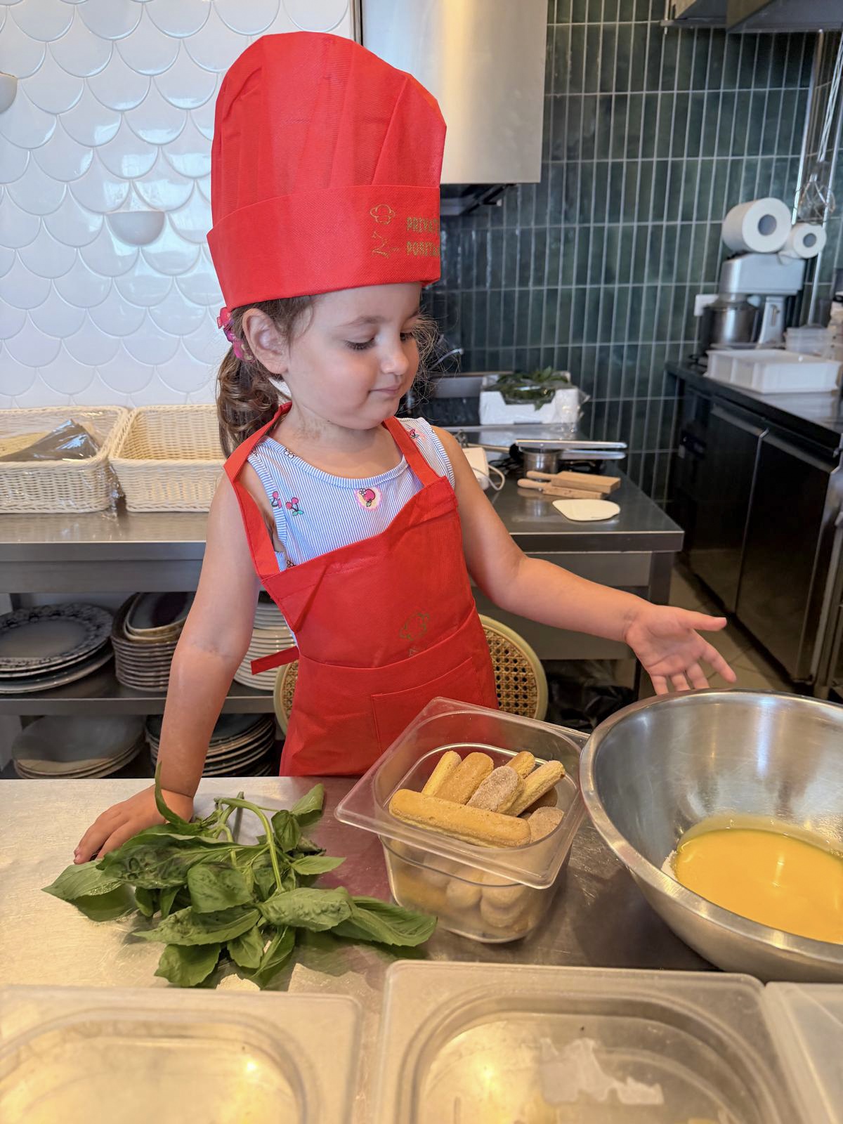 Giovane chef prepara la pasta - Cooking Class Ristorante Km0 Praiano